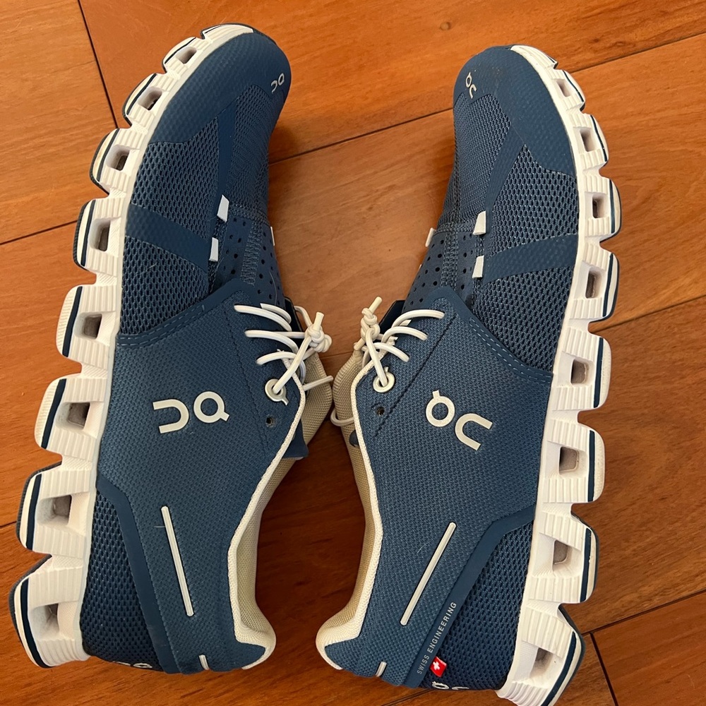 Blue on cloud shoes size 8 1/2